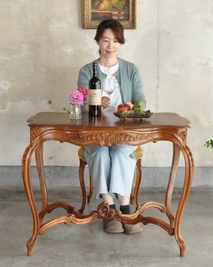 アンティークのテーブル アンティーク家具 フランスのアンティーク家具、猫脚が優雅な美しすぎるテーブル フランスらしい優雅な時間もお届けします。(j-2635-f)