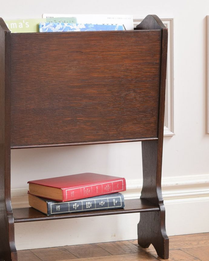 マガジンラック付きの本棚