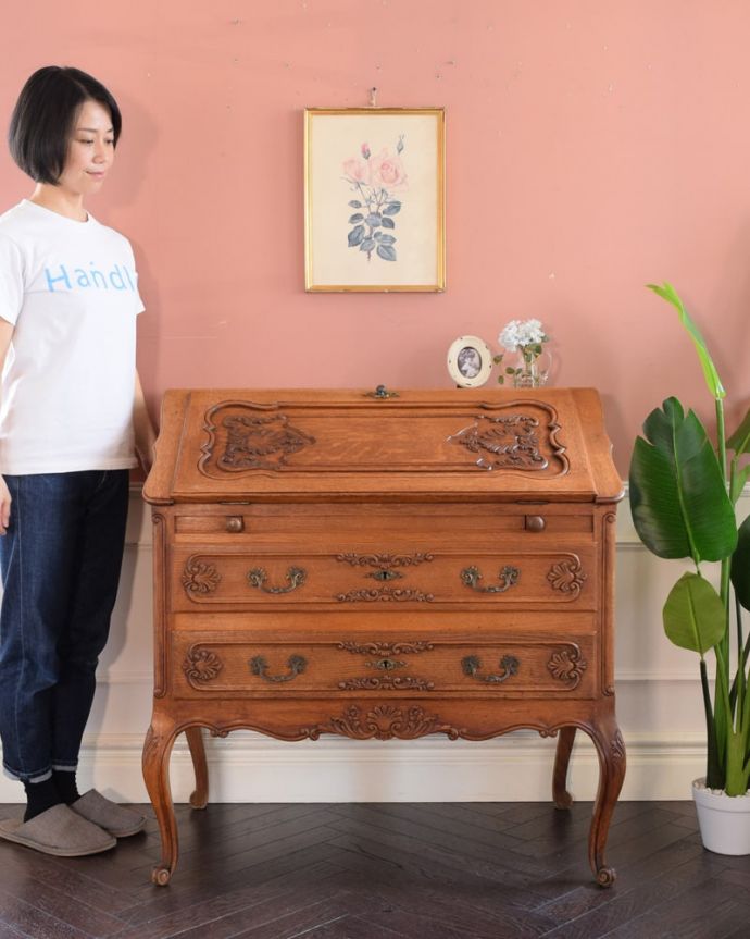 ビューロー アンティーク家具 ビューロー。優雅な気分が過ごせる大人のビューローフランスらしく美しい彫り。(j-2637-f)