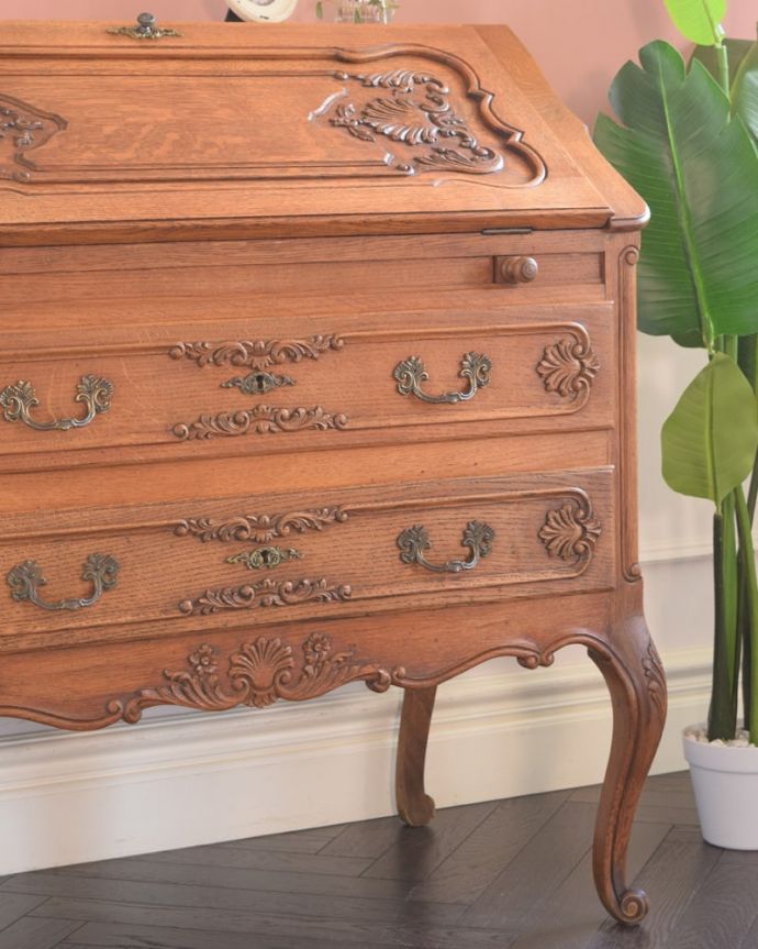 ビューロー アンティーク家具 ビューロー。フランスらしい彫りの美しさにうっとりやっぱり自慢は惚れ惚れしちゃう彫り。(j-2637-f)