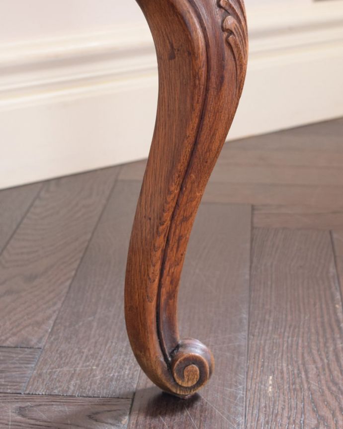 ビューロー アンティーク家具 ビューロー。女性1人でラクラ運べちゃうんですHandleのアンティークは、脚の裏にフェルトキーパーをお付けしています。(j-2637-f)