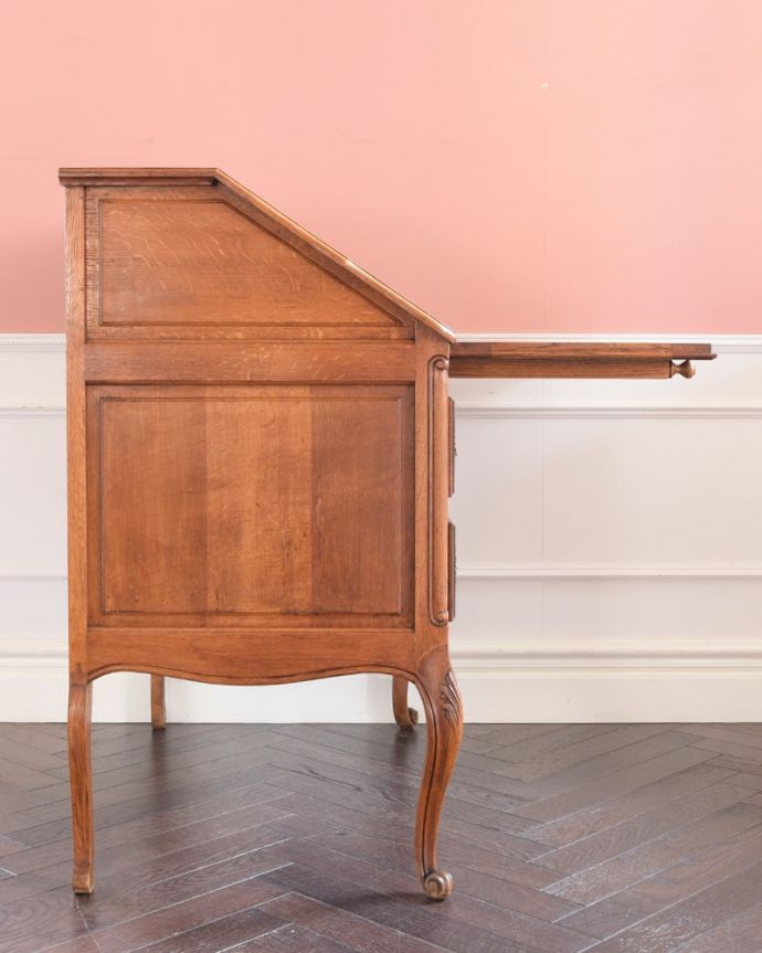 ビューロー アンティーク家具 ビューロー。横から見ても素敵なんですもちろん横顔もフランス家具らしい美しさ。(j-2637-f)