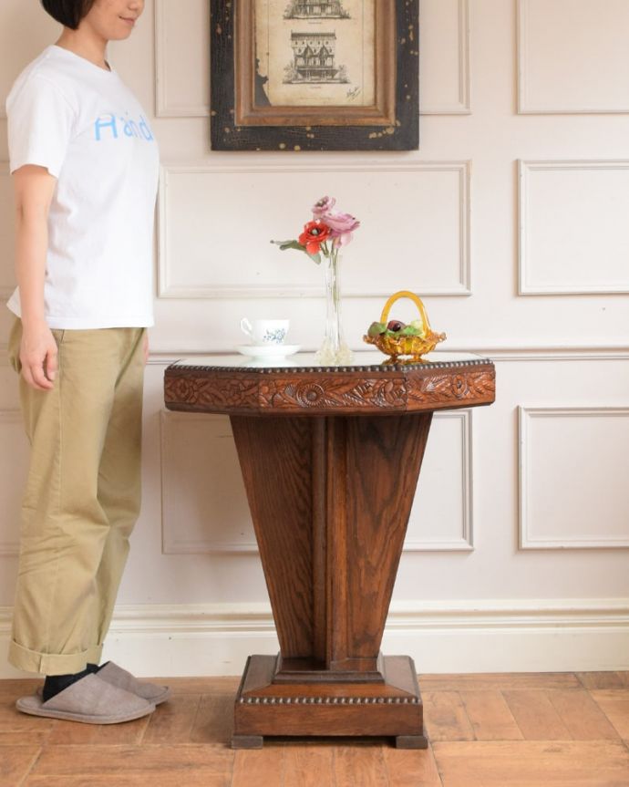 アンティークのテーブル　アンティーク家具　フランスで見つけたアールデコのアンティーク家具、八角形のサイドテーブル。めずらしいアールデコのサイドテーブルめったに見ることがないアールデコのサイドテーブル。(j-2638-f)