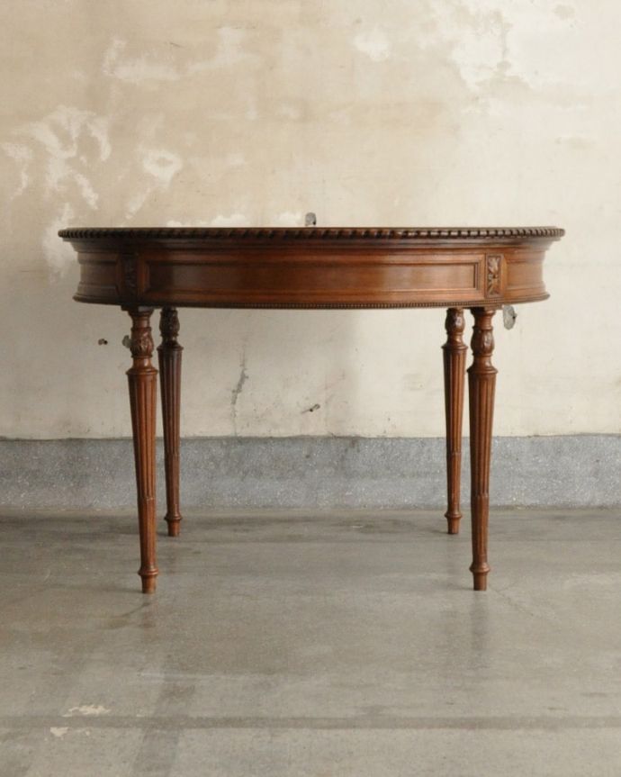 アンティークのテーブル　アンティーク家具　テーブル。クルッと回転。(j-2640-f)