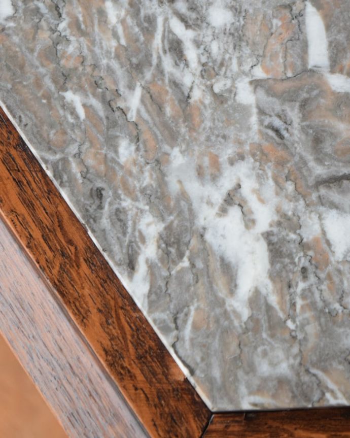 天板を近づいてみると…