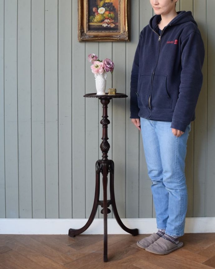 プランツスタンド・ケーキスタンド アンティーク家具 英国から届いた優雅なアンティーク、高級感のあるプランツスタンド。スラッと背が高く美しいプランツスタンドアンティーク家具の中でもさらに贅沢なアンティーク。(j-2646-f)