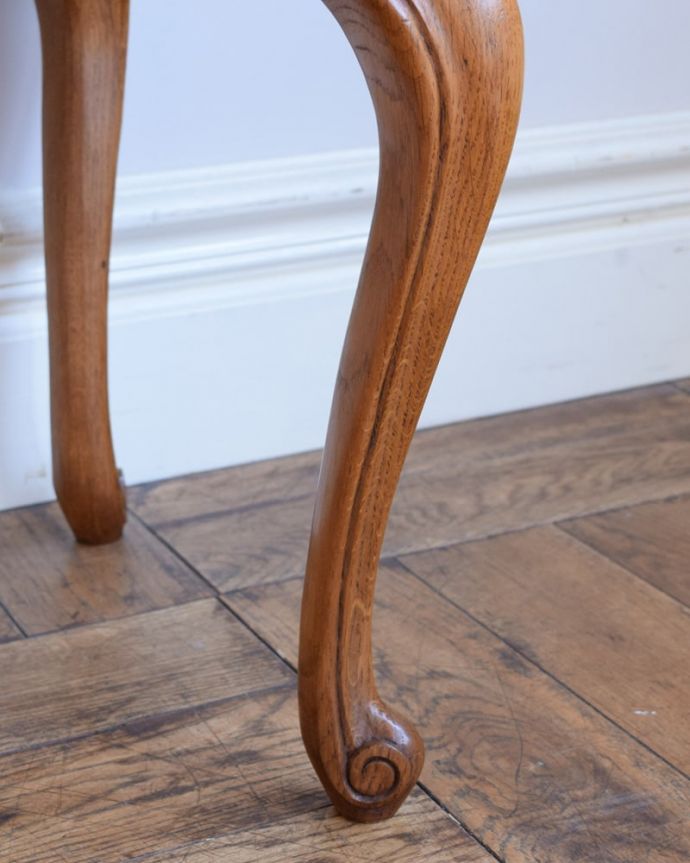 アンティークのチェスト　アンティーク家具　フランスのアンティーク家具、コンパクトなサイズのエレガントなスモールチェスト。女性1人でもラクラク運べますHandleのアンティークは、脚の裏にフェルトキーパーをお付けしています。(j-2649-f)