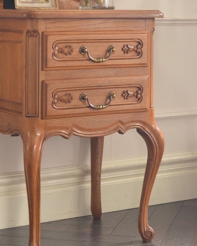アンティークのチェスト　アンティーク家具　ナイトテーブル。自慢したくなる美しさやっぱりフランスのチェストは美しい見た目が魅力。(j-2650-f)
