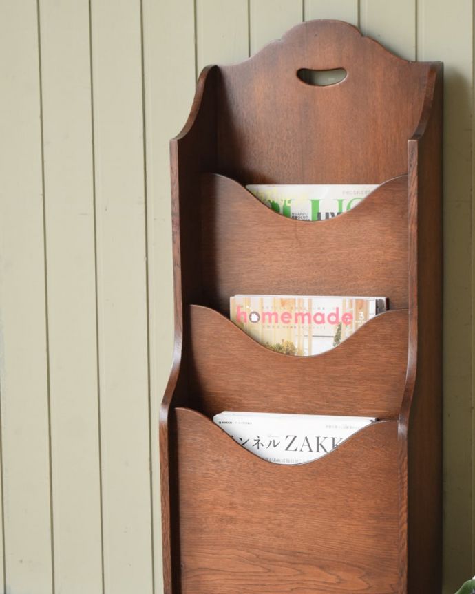 アンティークのキャビネット　アンティーク家具　英国らしいアンティークの家具、オーク材のカッコいいマガジンラック。たっぷり収納できます。(j-2651-f)