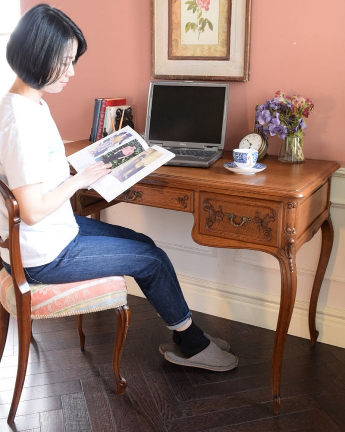 フランスのアンティーク家具、フレンチカブリオルレッグの猫脚が美しい