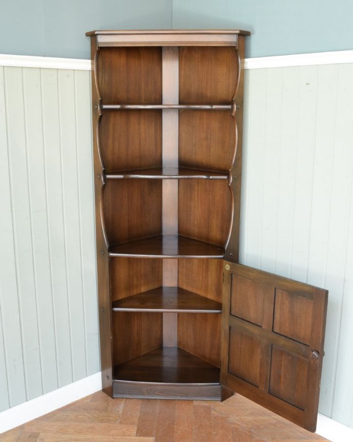 アーコールの家具　アンティーク家具　イギリスのアンティーク家具、ERCOL社のコーナーキャビネット。飾り棚はしっかり修復しました。(j-2653-f)