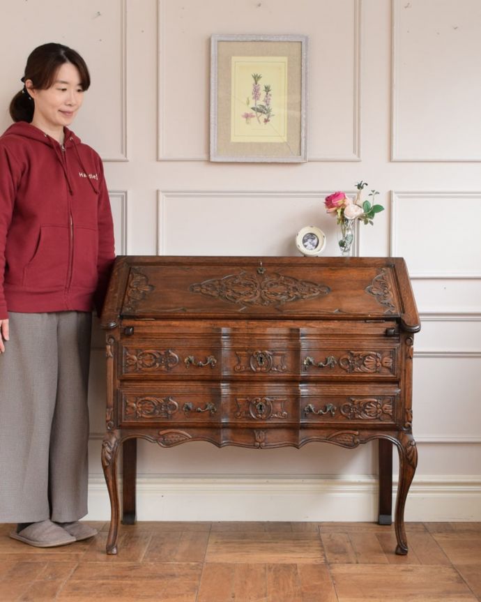 ビューロー アンティーク家具 ビューロー。優雅な気分が過ごせる大人のビューローフランスらしく美しい彫り。(j-2655-f)