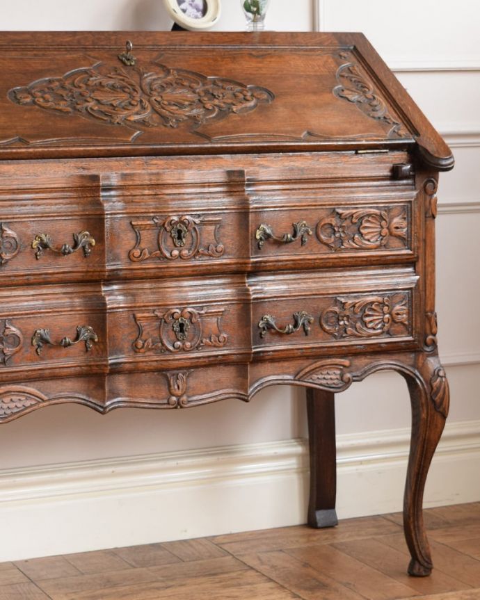 ビューロー アンティーク家具 ビューロー。フランスらしい彫りの美しさにうっとりやっぱり自慢は惚れ惚れしちゃう彫り。(j-2655-f)