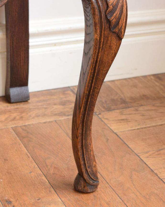 ビューロー アンティーク家具 ビューロー。女性1人でラクラ運べちゃうんですHandleのアンティークは、脚の裏にフェルトキーパーをお付けしています。(j-2655-f)