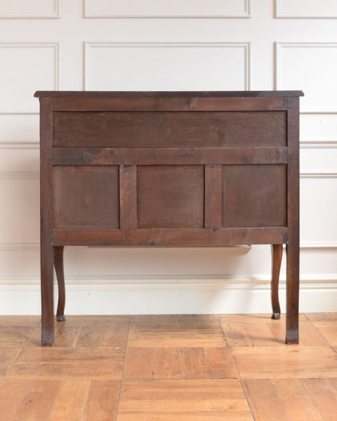 ビューロー アンティーク家具 ビューロー。後ろ姿にもうっとりアンティークは新品ではないので経年変化によるキズはありますがしっかりお直しをしているので、安心してお使いください。(j-2655-f)