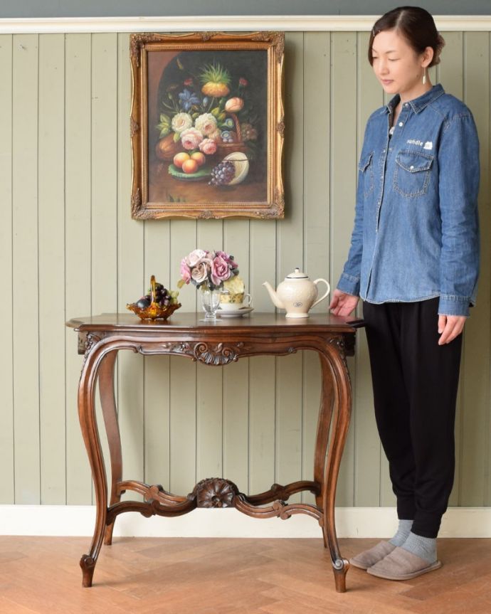 アンティークのテーブル アンティーク家具 オケージョナルテーブル。どんな場所でも便利に使える小さなテーブルそもそも「オケージョナル」とは「便利に使える」と言う意味。(j-2656-f)