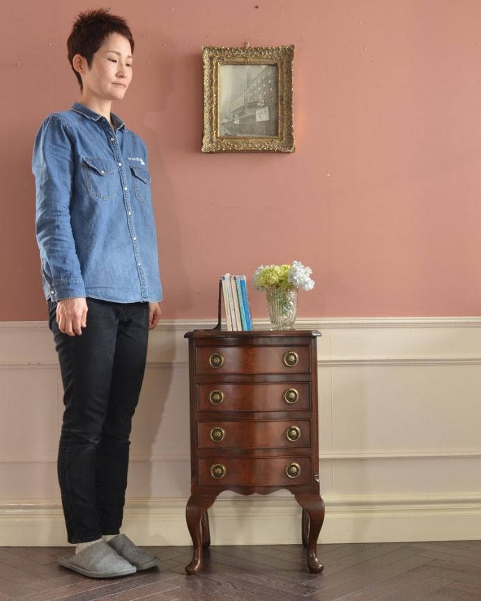 アンティークのチェスト　アンティーク家具　英国のアンティークチェスト、どこでも使いやすい美しいベッドサイドチェスト。小さくても一人前。(j-2660-f)