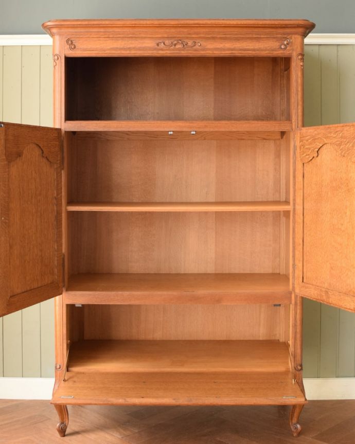 アンティークのキャビネット　アンティーク家具　南フランスのアンティーク家具、めずらしい大型の引き出し付きのキャビネット。扉を開けて中を見ると･･･もちろん見た目だけではありません。(j-2664-f)