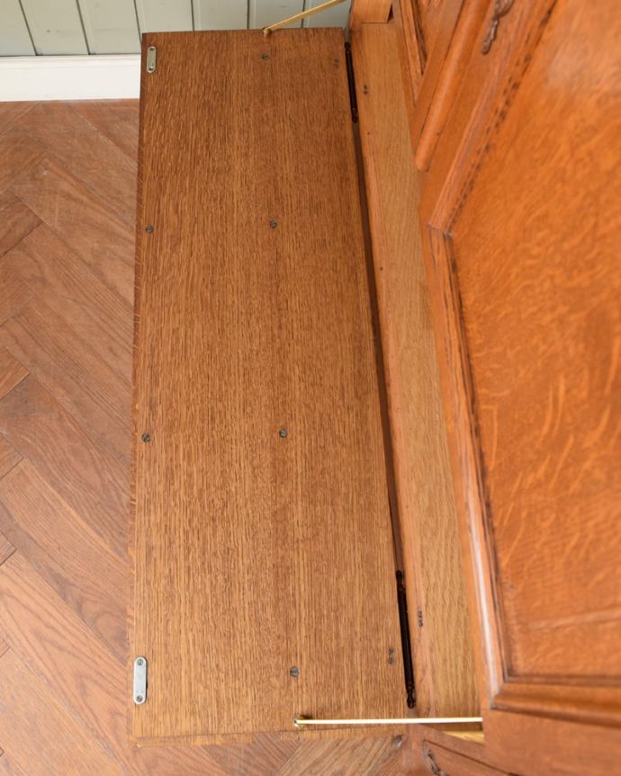 アンティークのキャビネット　アンティーク家具　南フランスのアンティーク家具、めずらしい大型の引き出し付きのキャビネット。引き出しはダミーです。(j-2664-f)