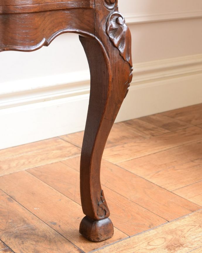 ビューロー アンティーク家具 フランスのアンティーク家具、猫脚の優雅なビューローブックケース。女性1人でラクラ運べちゃうんですHandleのアンティークは、脚の裏にフェルトキーパーをお付けしています。(j-2670-f)