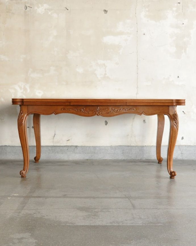 伸長式テーブルの側面