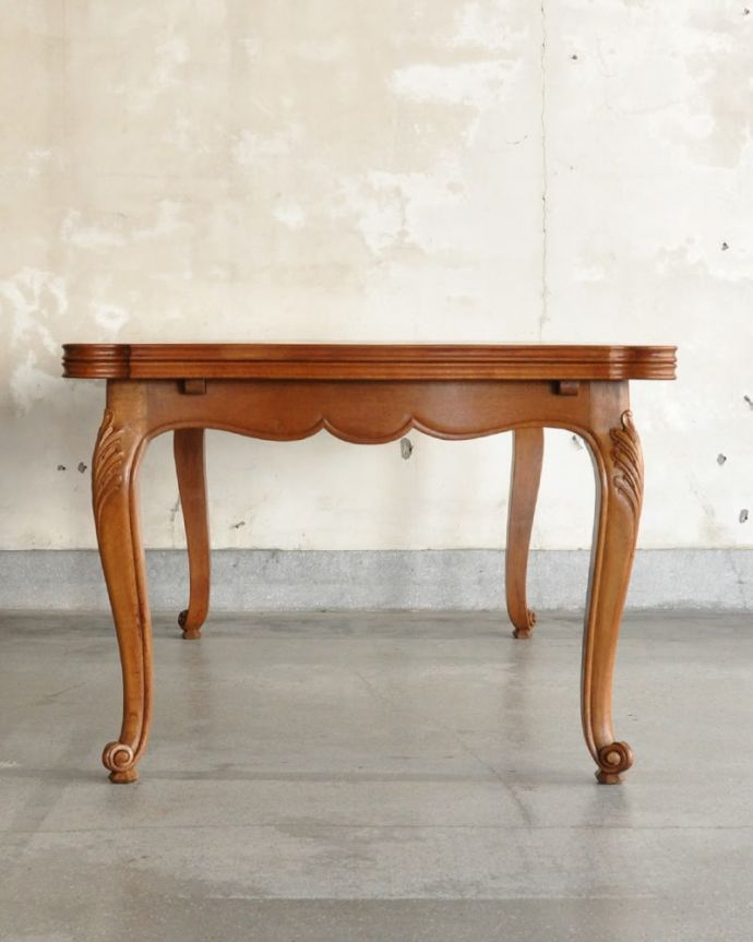 伸長式テーブルの反対側