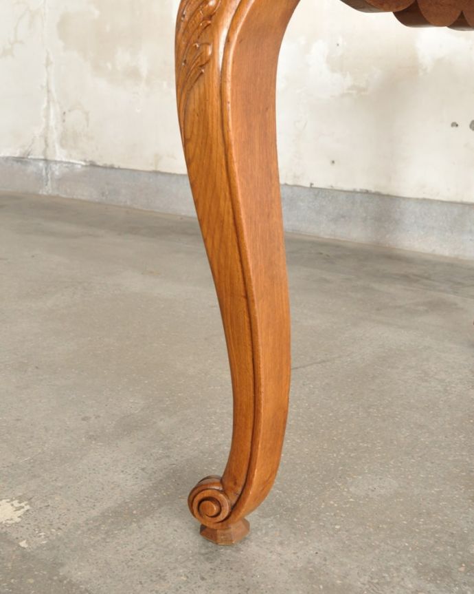 アンティークテーブルの脚