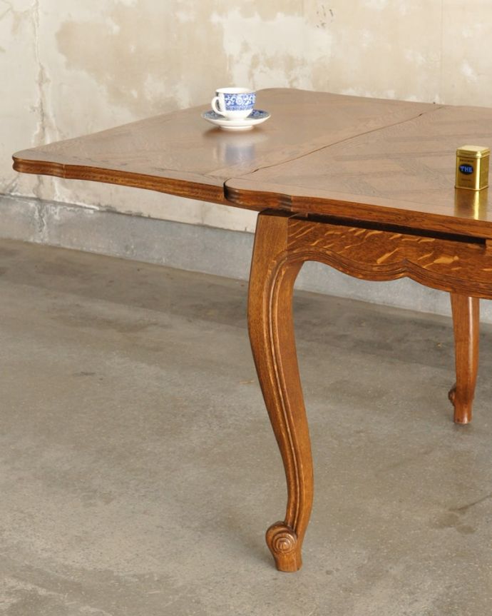 アンティークのテーブル アンティーク家具 フランスの伸長式テーブル、猫脚が優雅なアンティークのダイニングテーブル。やっぱり脚の美しさが自慢なんです!一番最初に目に飛び込んでくるフレンチカブリオレレッグ。(j-2673-f)