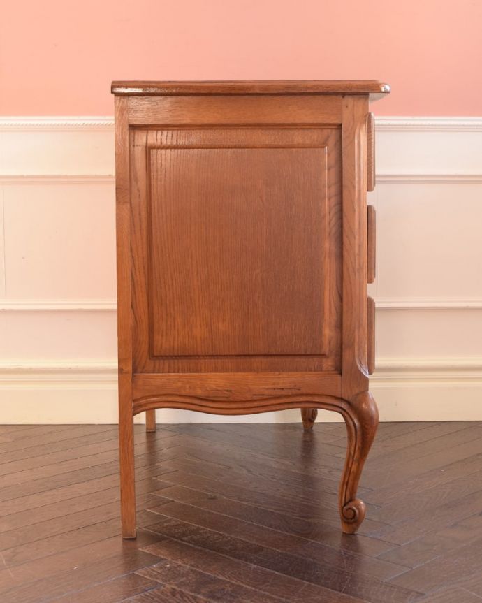 アンティークのチェスト アンティーク家具 フレンチスタイルの優雅なアンティーク家具、収納力たっぷりのチェスト(ドロワー)。横から見てもステキ横から見るとこんな感じ。(j-2674-f)