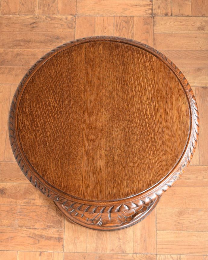 アンティークのテーブル　アンティーク家具　オケージョナルテーブル。上から見ると･･･こんな形のテーブルです。(j-2676-f)