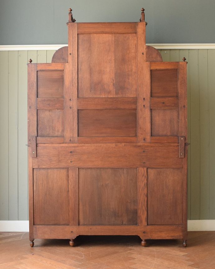 アンティークのキャビネット　アンティーク家具　フランスアンティークのパーラーキャビネット、ステンドグラス扉の美しい家具　しっかり修復しました！アンティークは新品ではないので経年変化によるキズはありますが、専門の職人がしっかり修復しました。(j-2677-f)