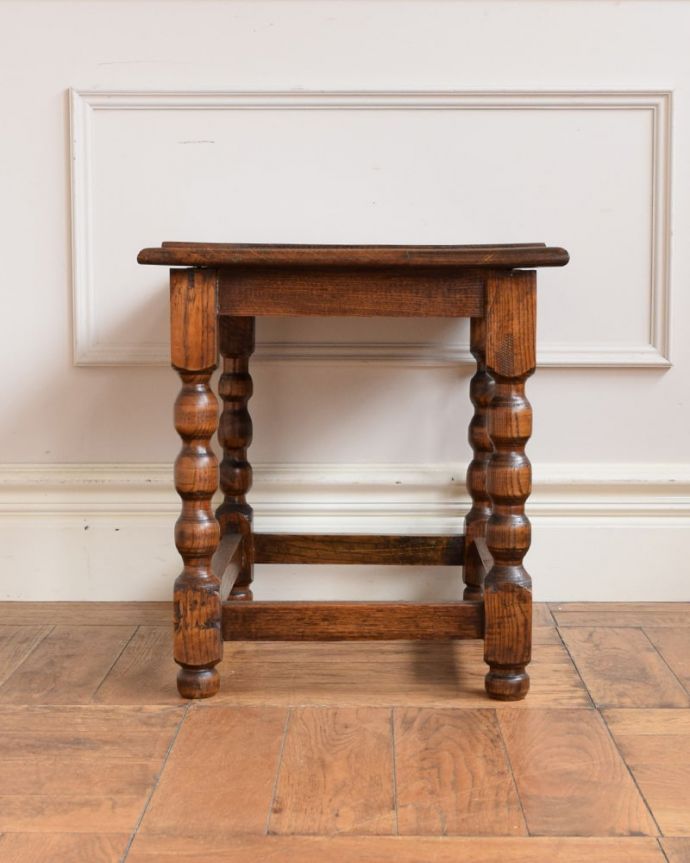 アンティークのテーブル　アンティーク家具　オケージョナルテーブル。クルッと回転。(j-2682-f)