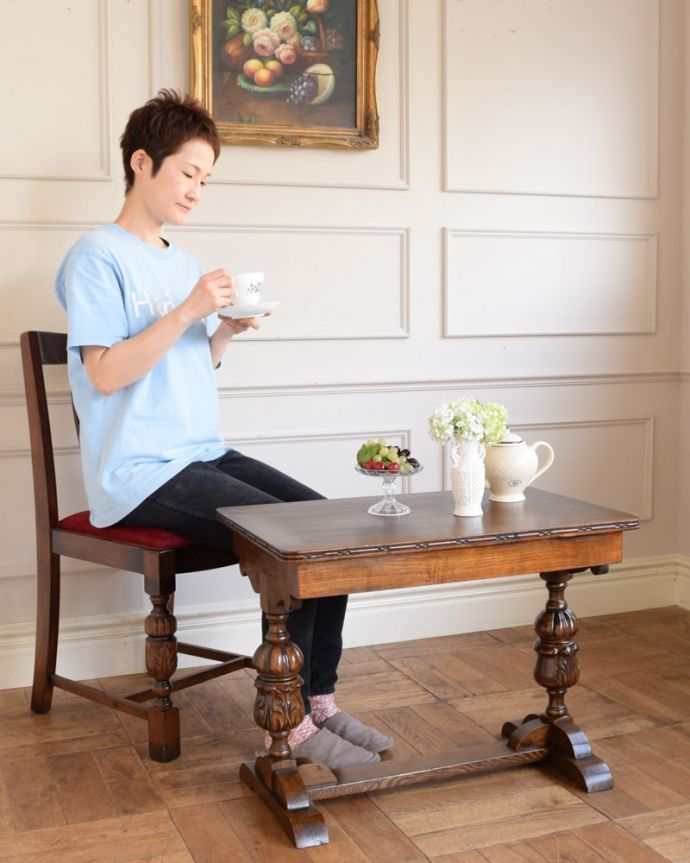 アンティークのコーヒーテーブル