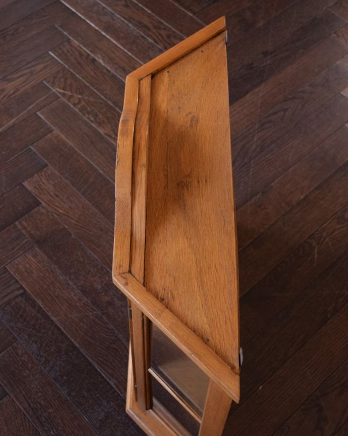 アンティークのキャビネット　アンティーク家具　アンティークの壁付け家具、フランスから届いた小さなウォールキャビネット。上から見ると･･･キャビネットの形はこんな感じです。(j-2685-f)