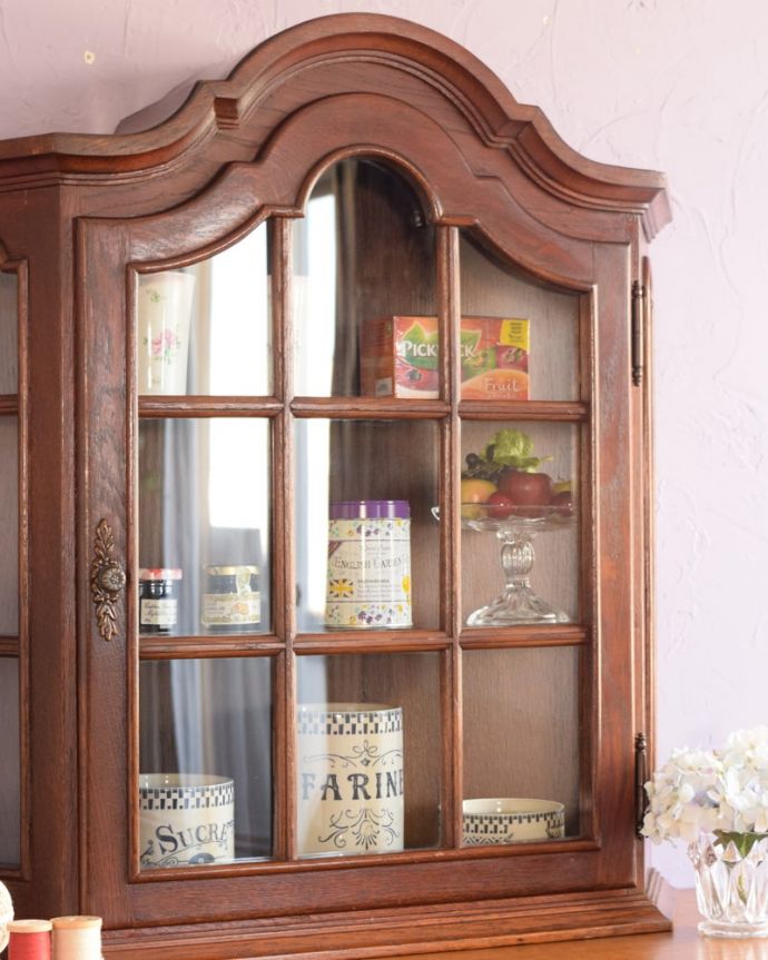 小さなアンティークの家具、フランスから届いたガラス扉のウォール