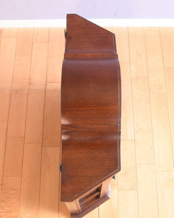 アンティークのキャビネット アンティーク家具 小さなアンティークの家具、フランスから届いたガラス扉のウォールキャビネット。上から見ると・・・キャビネットの形はこんな感じです。(j-2687-f)