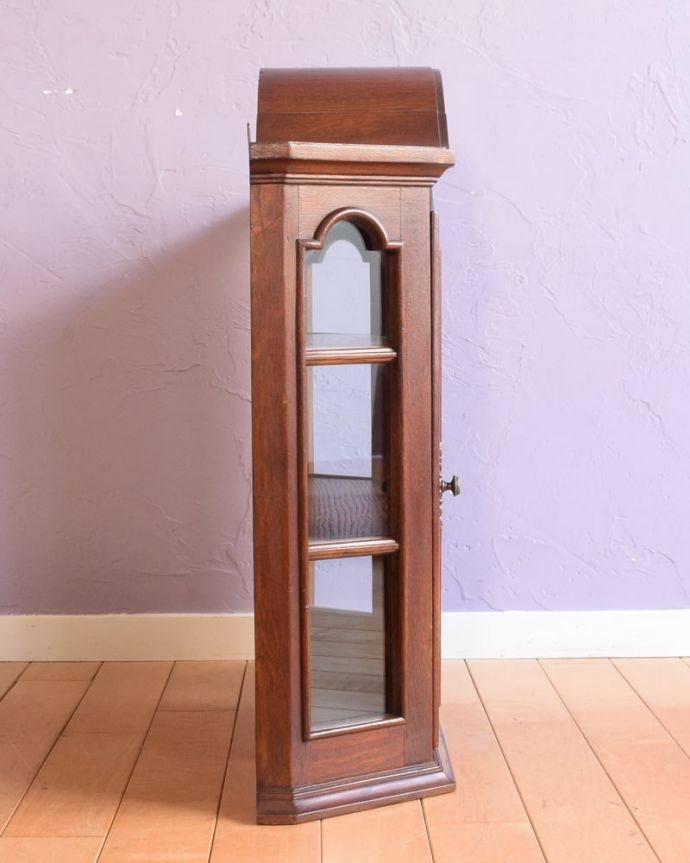 アンティークのキャビネット アンティーク家具 小さなアンティークの家具、フランスから届いたガラス扉のウォールキャビネット。横顔だっても美しい正面だけじゃなく横もキレイに修復してあります。(j-2687-f)