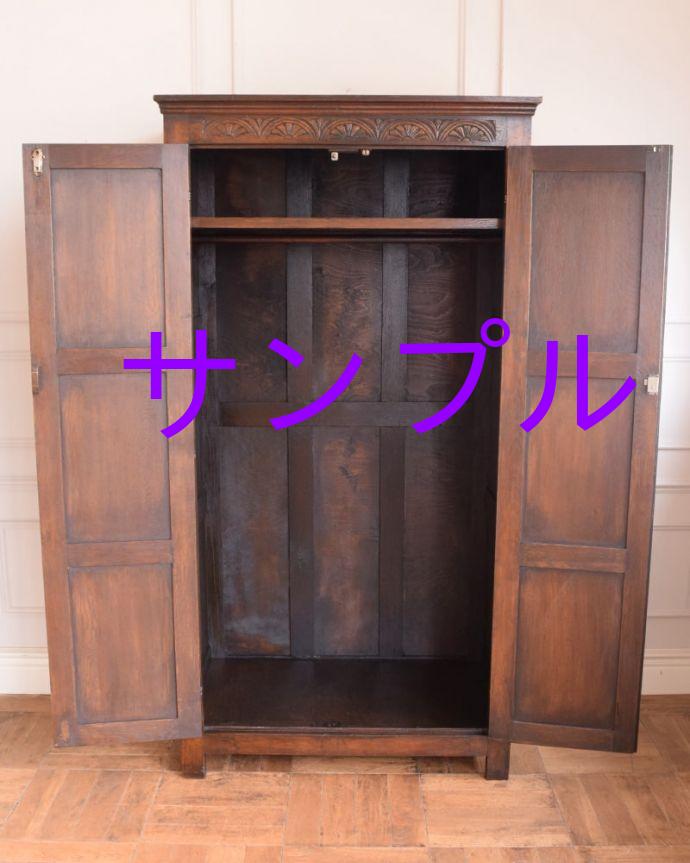 ワードローブ　アンティーク家具　ワードローブ　扉を開けて中を見ると･･･こんな感じで、たっぷり収納できます。(j-2690-f)