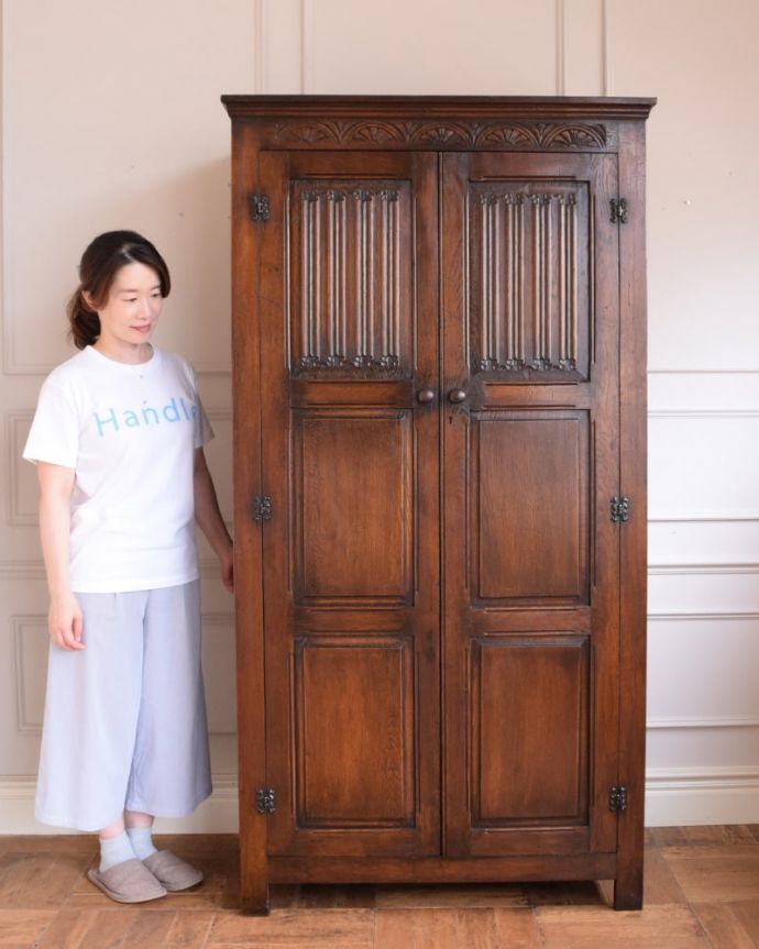 ワードローブ　アンティーク家具　ワードローブ　実は隠れた人気モノのアンティークアンティーク家具の中でリクエストが多いワードローブ。(j-2690-f)