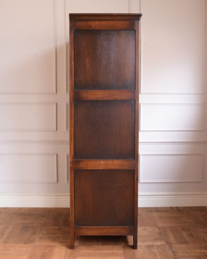 ワードローブ　アンティーク家具　ワードローブ　横から見た姿もステキ正面だけじゃなく横から見るとこんな感じです。(j-2690-f)