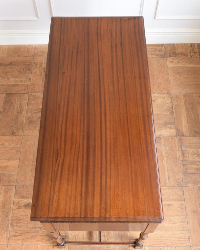 アンティークのデスク・書斎机 アンティーク家具 デスク 天板もピカピカにお直ししました。(j-2691-f)