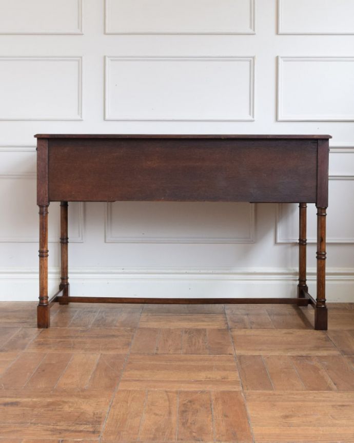 アンティークのデスク・書斎机 アンティーク家具 デスク 後ろ姿も見て下さい。(j-2691-f)