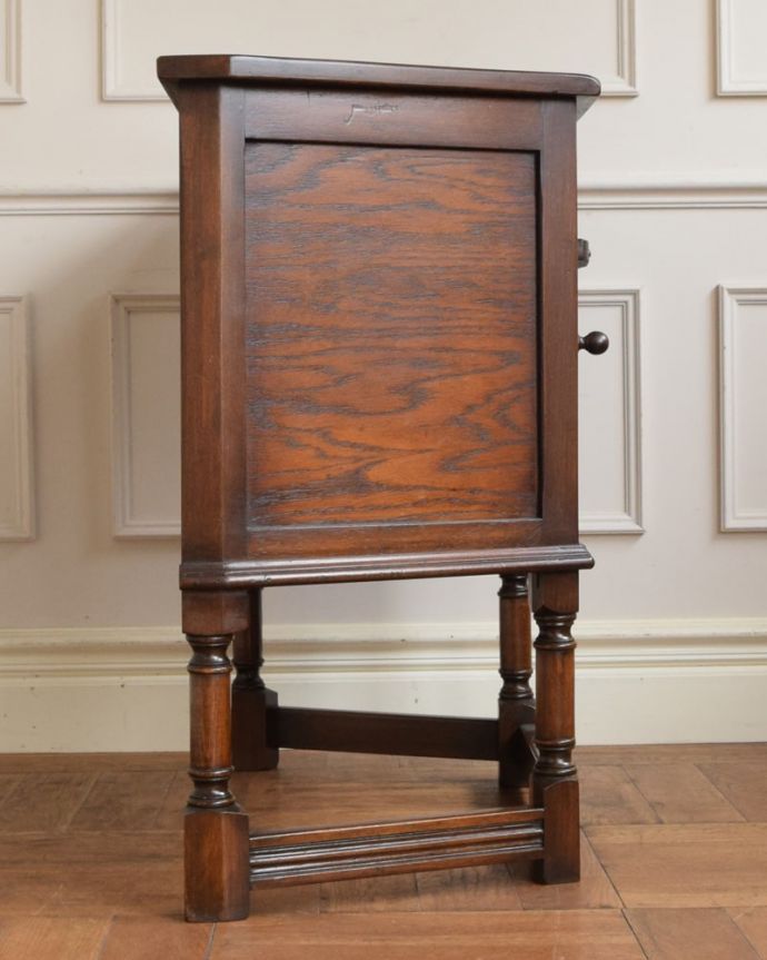 アンティークのキャビネット　アンティーク家具　コンソール　クルッと回転。(j-2692-f)