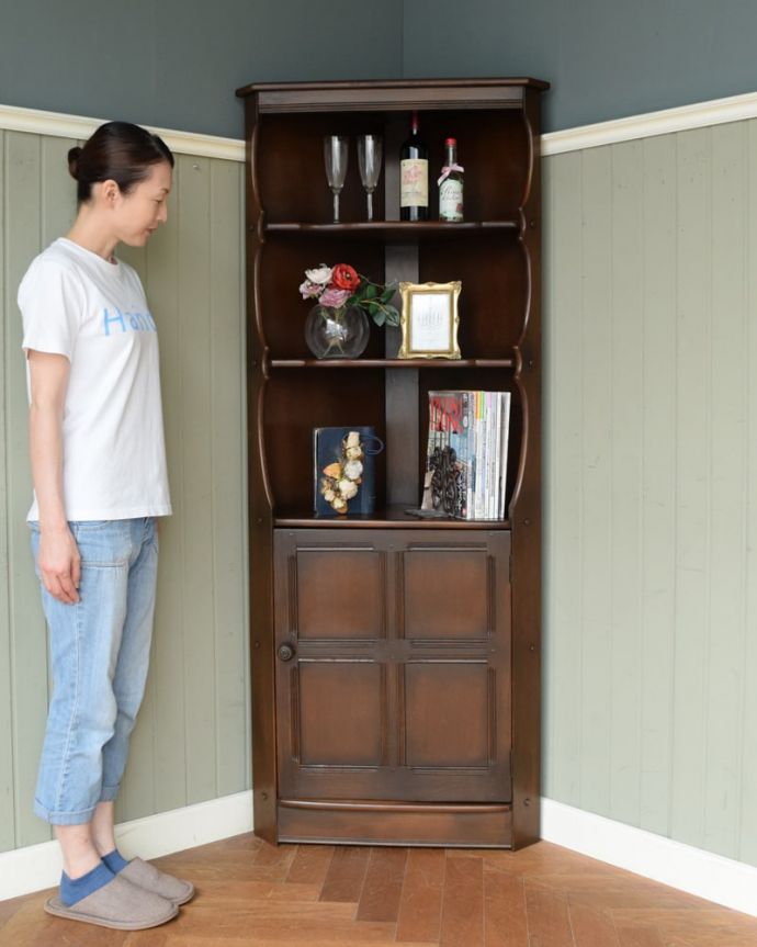 アーコールのコーナーキャビネット