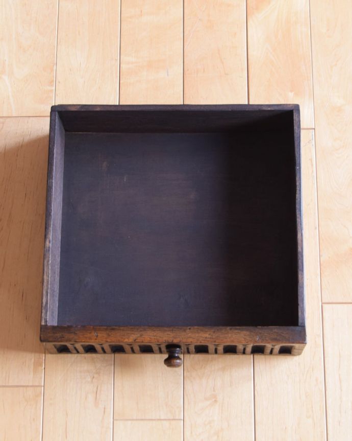 アンティークのテーブル アンティーク家具 コンソール 引き出しの中もキレイですちょっとした引き出しはとっても便利に使えます。(j-2695-f)