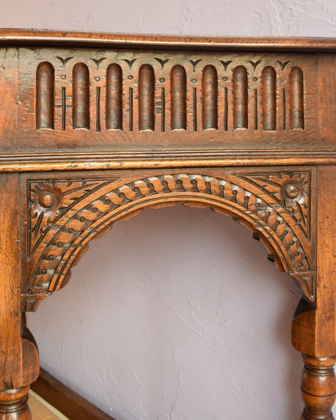 アンティークのテーブル アンティーク家具 コンソール うっとりする美しさアンティークだから手に入る美しい彫。(j-2695-f)