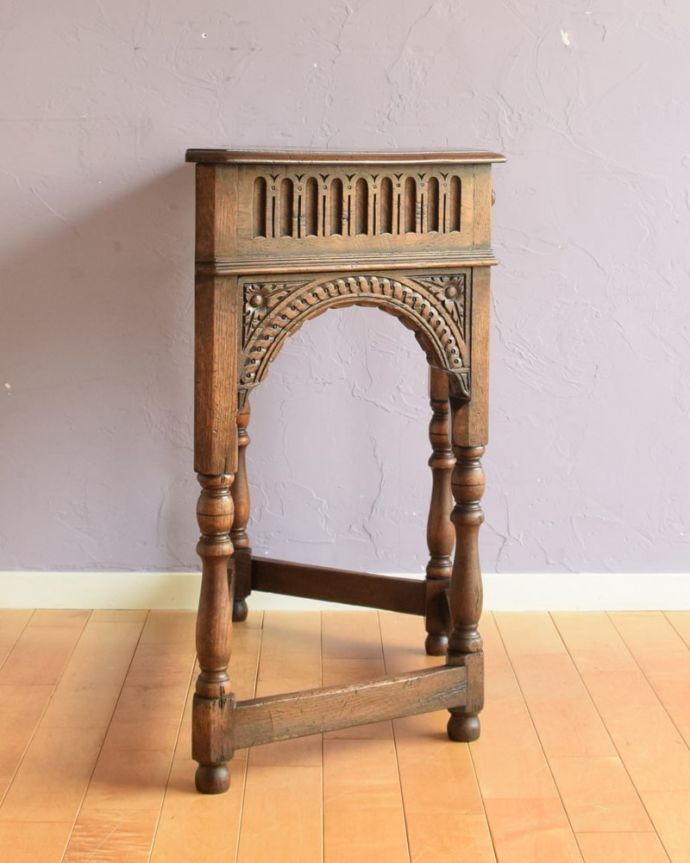 アンティークのテーブル アンティーク家具 コンソール 横から見ても素敵ですもちろん横から見られることも考えて、しっかり修復してあります。(j-2695-f)