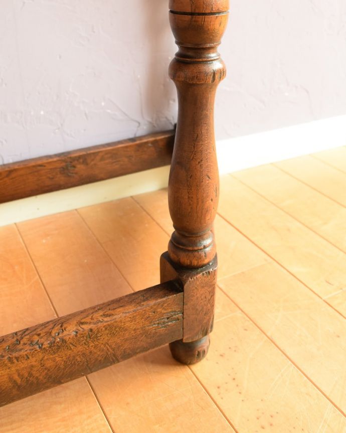 アンティークのテーブル アンティーク家具 コンソール 移動もラクラクですHandleのアンティークは、脚の裏にフェルトキーパーをお付けしています。(j-2695-f)