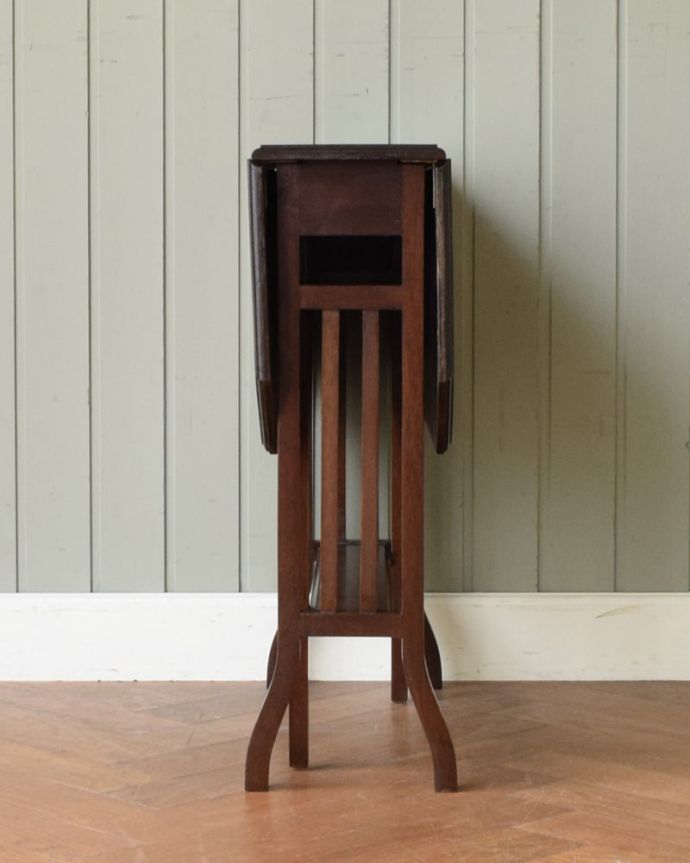 折り畳み式テーブルの側面