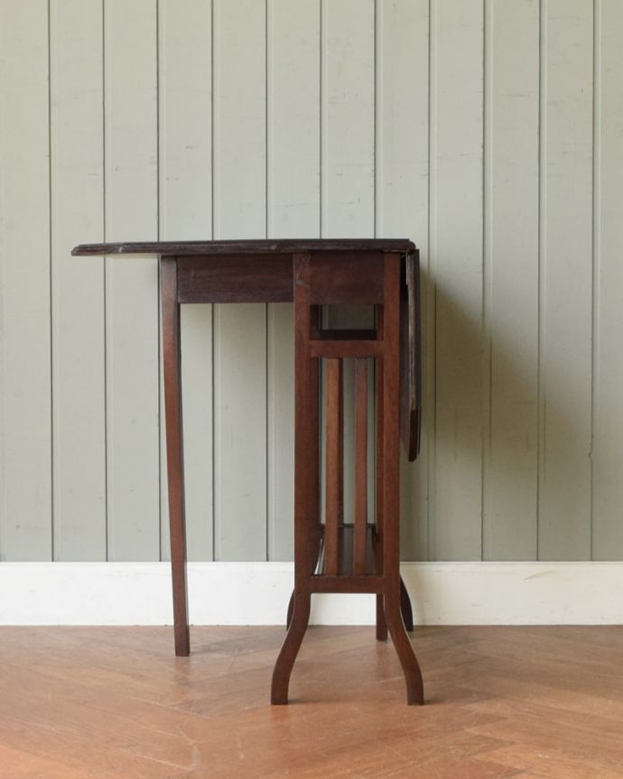 片足を開いた折り畳みテーブル